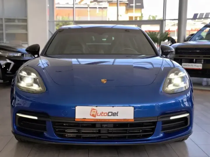 Porsche Panamera 4