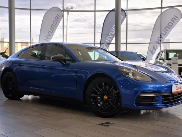 Porsche Panamera 4