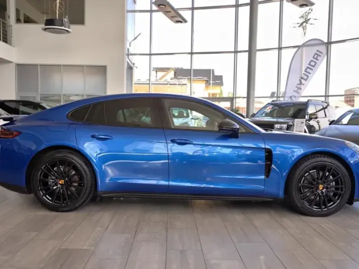 Porsche Panamera 4