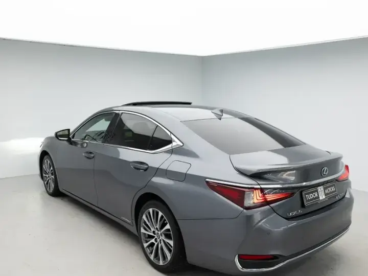 Lexus ES VII 300h Executive
