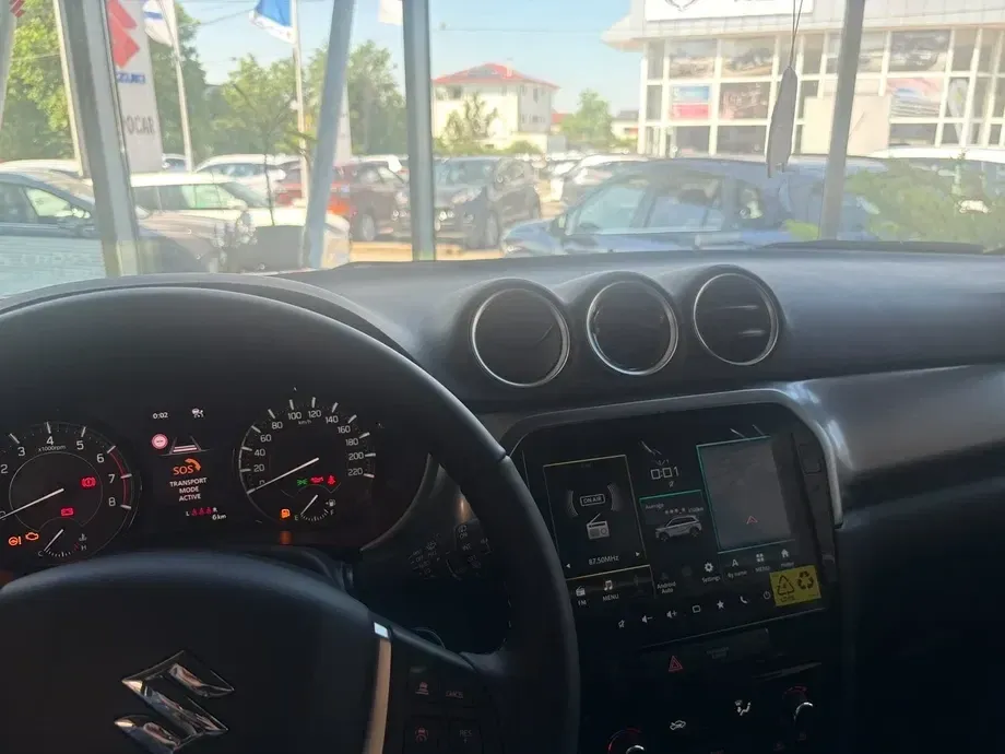 Suzuki Vitara 1.4 Boosterjet 6MT MHEV Passion — imagine 6