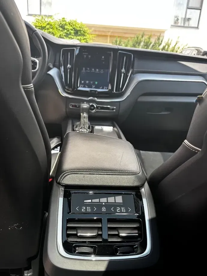 Volvo XC 60 II T6 AWD R-Design — imagine 6