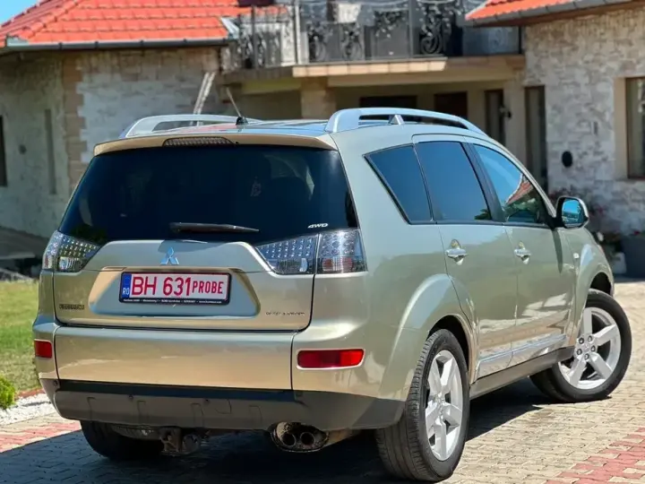 Mitsubishi Outlander II 2.0 DI-D Intense