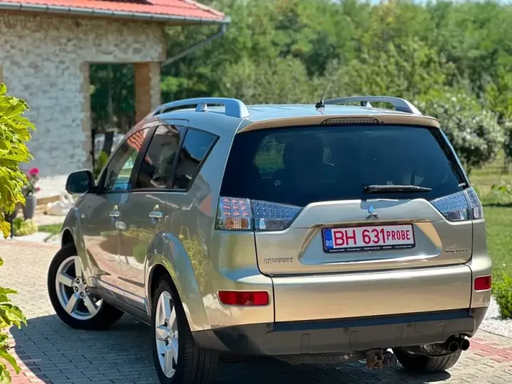 Mitsubishi Outlander II 2.0 DI-D Intense