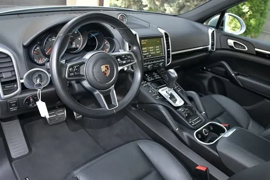 Porsche Cayenne — imagine 2