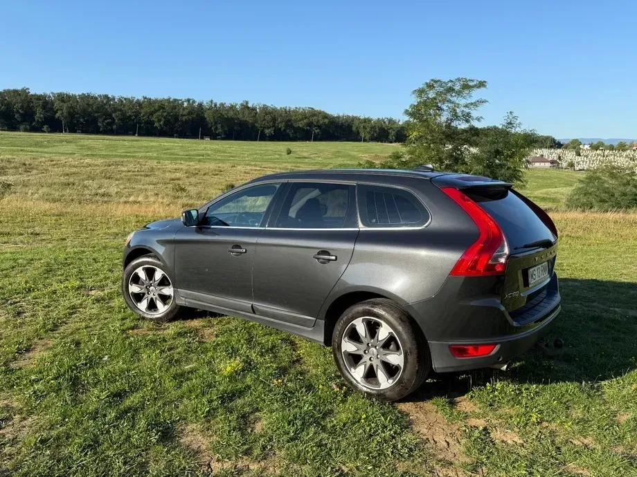 Volvo XC 60 I D4 AWD Momentum — imagine 4