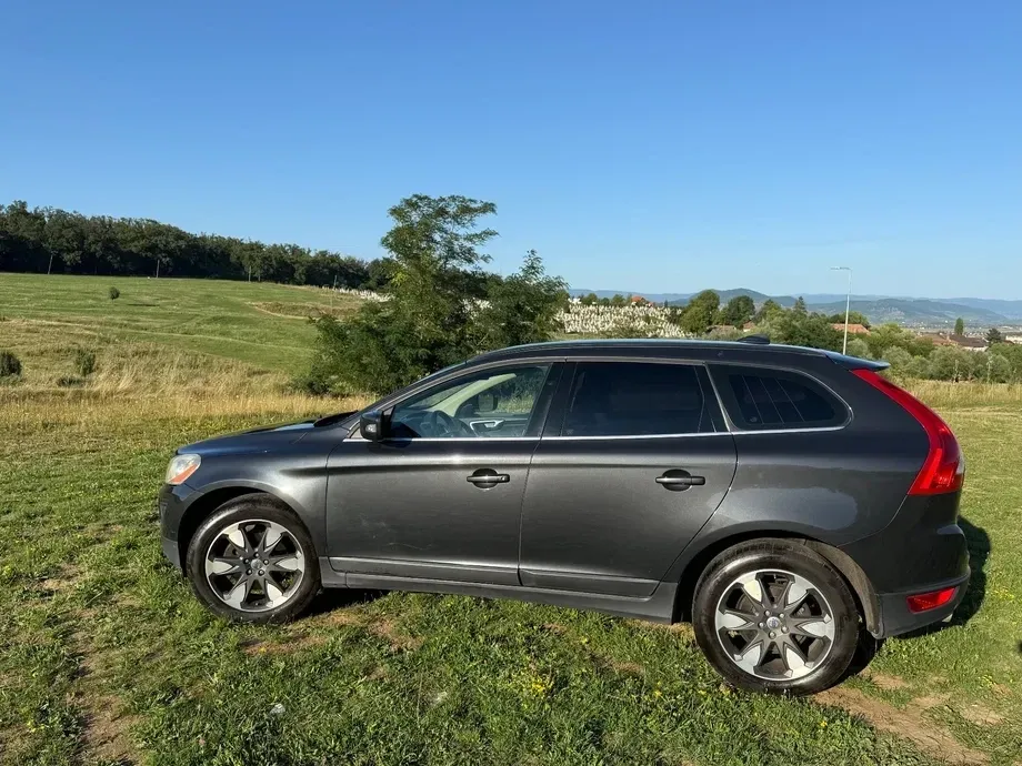 Volvo XC 60 I D4 AWD Momentum — imagine 5