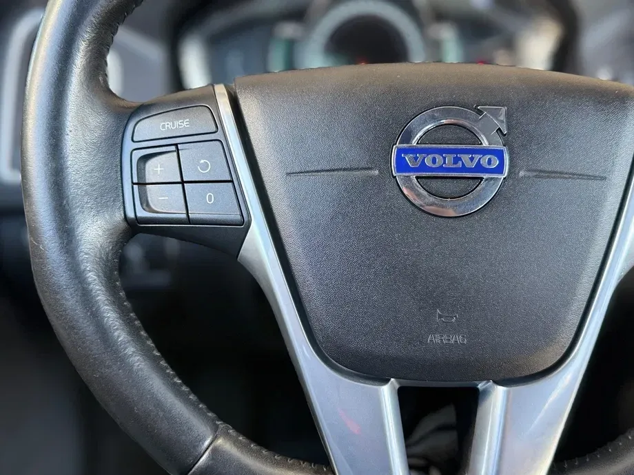 Volvo XC 60 D4 Geartronic Momentum — imagine 4