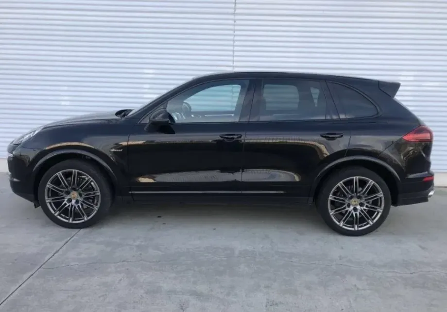 Porsche Cayenne — imagine 2