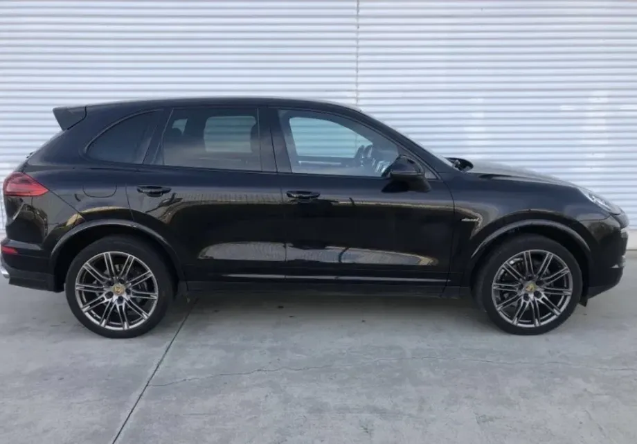 Porsche Cayenne — imagine 3