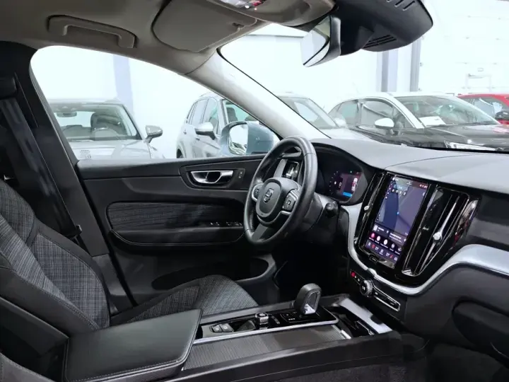 Volvo XC 60 II B4 MHEV Momentum Pro