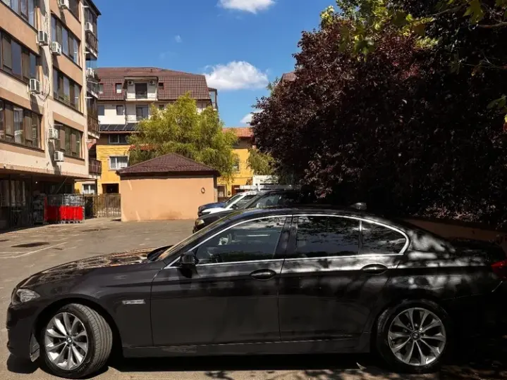 BMW Seria 5 F10/F11/F07 [2010 - 2017] 520d xDrive AT