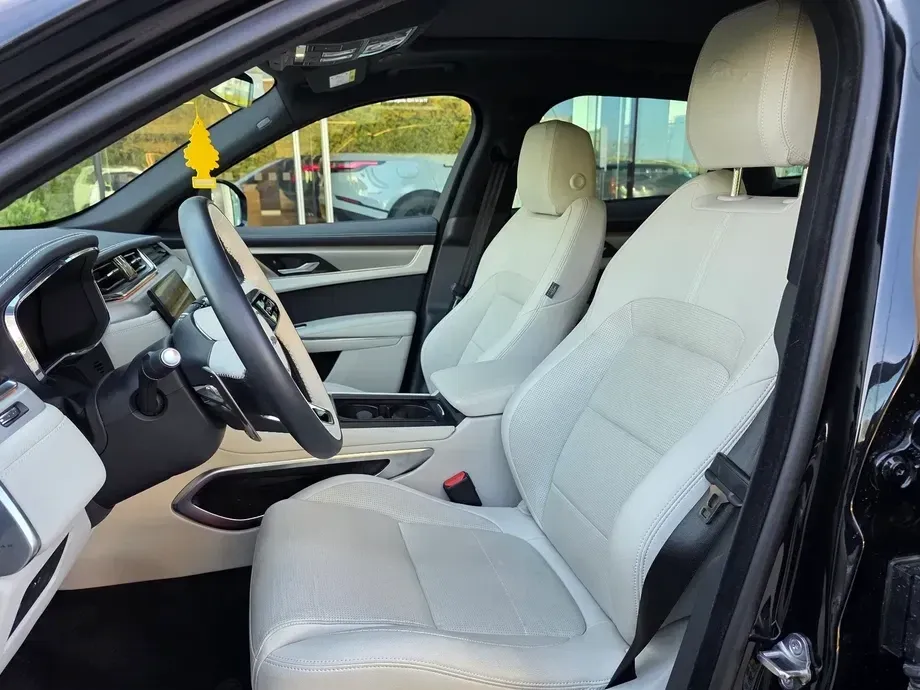Jaguar F-Pace D200 AWD R-Dynamic SE — imagine 4