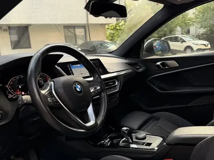 BMW Seria 2 218d AT