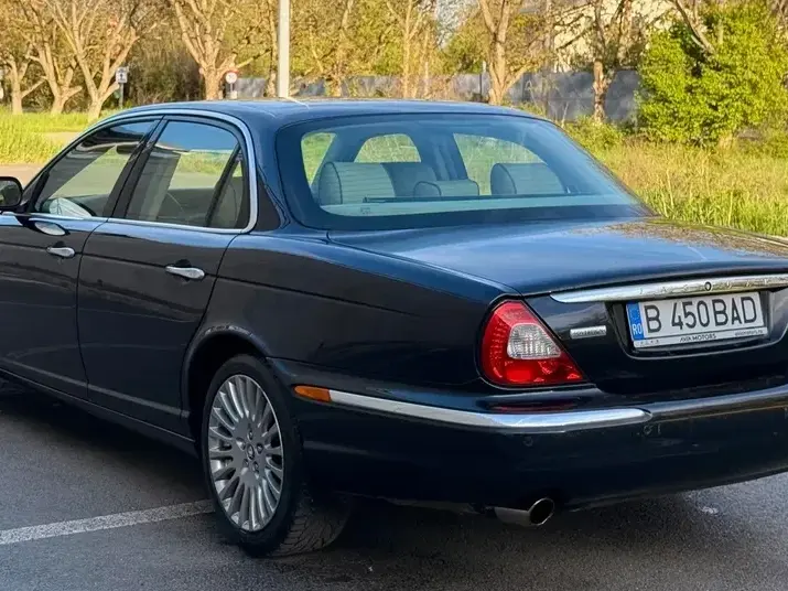 Jaguar XJ