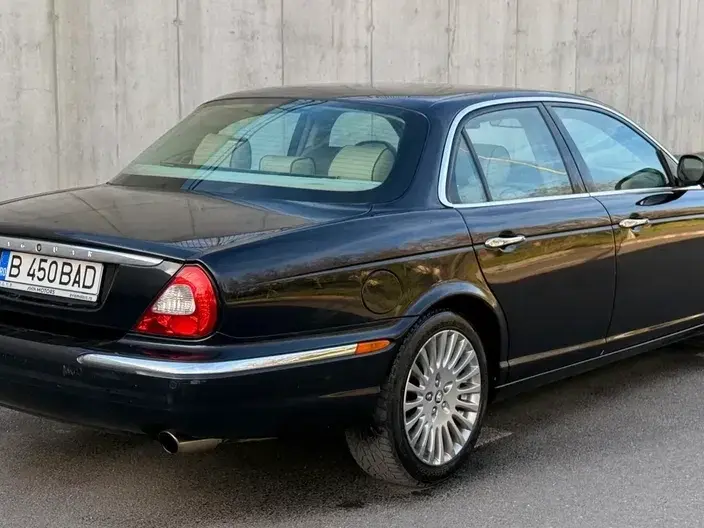 Jaguar XJ