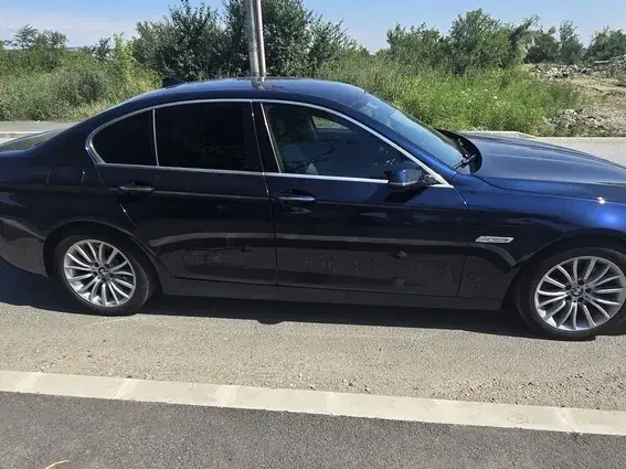 BMW Seria 5 F10/F11/F07 520d xDrive AT