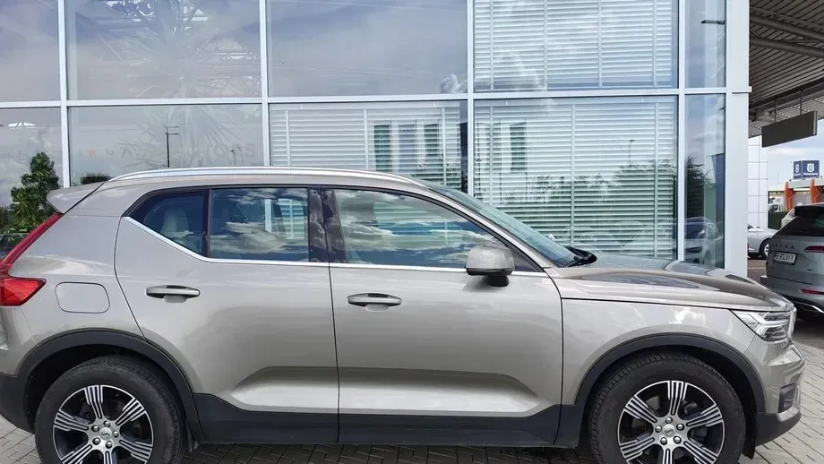 Volvo XC 40 B4 AT8 AWD Mild Hybrid Inscription — imagine 2