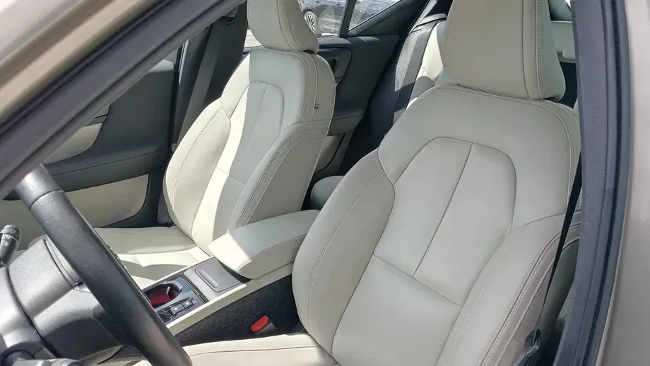 Volvo XC 40 B4 AT8 AWD Mild Hybrid Inscription — imagine 6