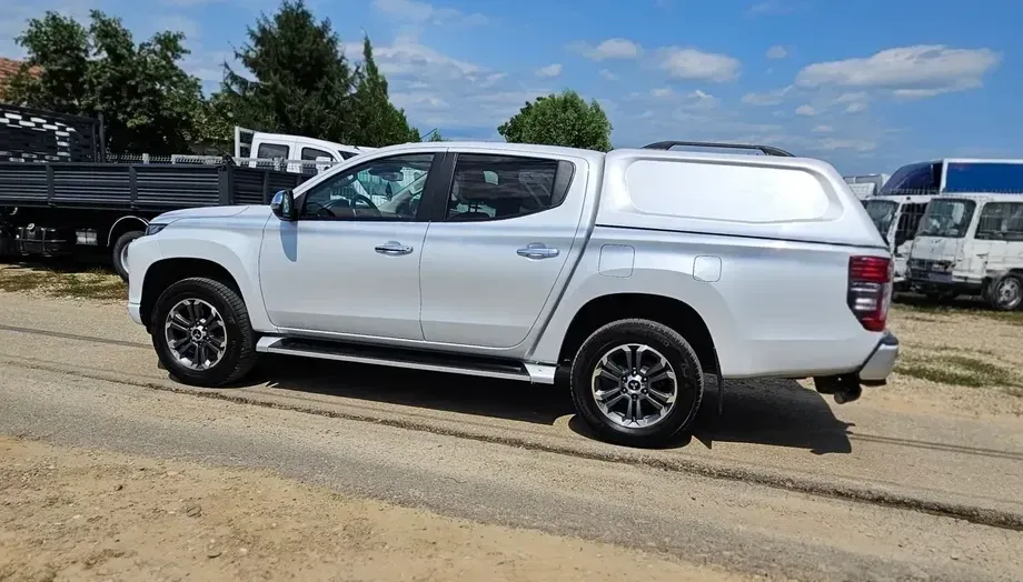 Mitsubishi L200 Double Cab 2.2 DI-D A/T Intense — imagine 6