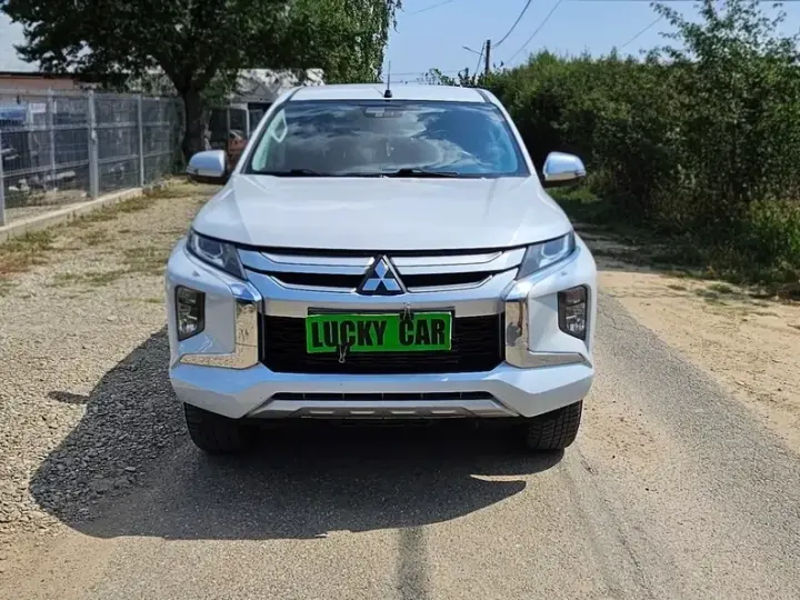 Mitsubishi L200 Double Cab 2.2 DI-D A/T Intense