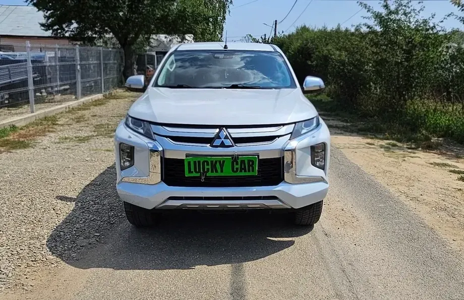 Mitsubishi L200 Double Cab 2.2 DI-D A/T Intense — imagine 2