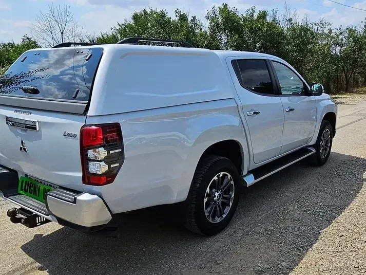 Mitsubishi L200 Double Cab 2.2 DI-D A/T Intense