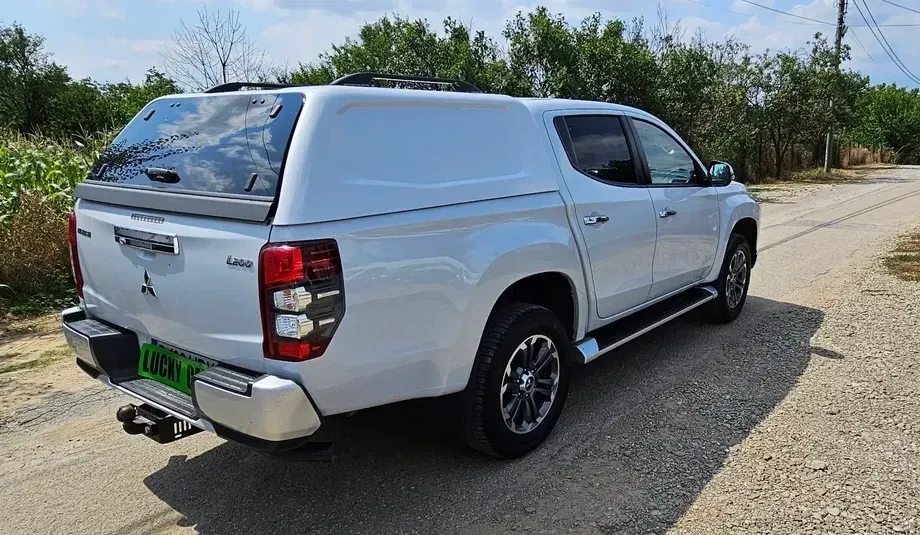 Mitsubishi L200 Double Cab 2.2 DI-D A/T Intense — imagine 4