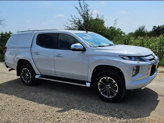Mitsubishi L200 Double Cab 2.2 DI-D A/T Intense