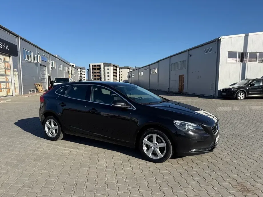 Volvo V40 D2 Pro — imagine 2