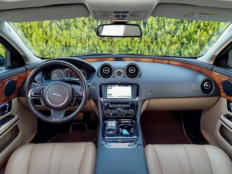 Jaguar XJ 3.0 V6 Kompressor Portfolio — imagine 5