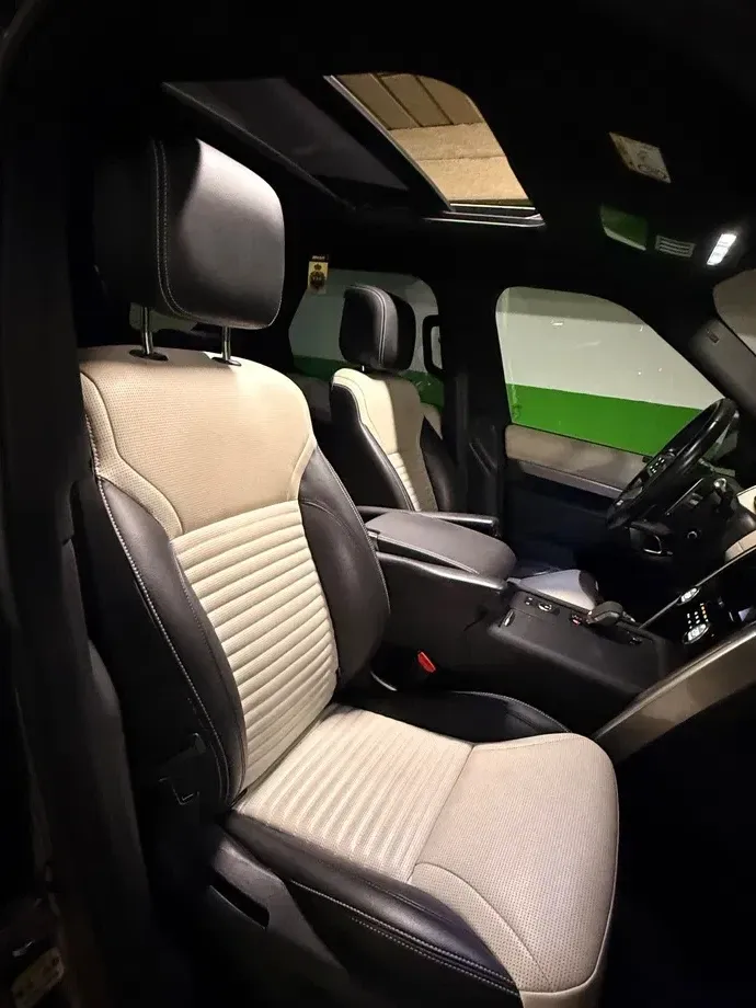 Land Rover Discovery V 3.0D 250 MHEV R-Dynamic SE — imagine 5