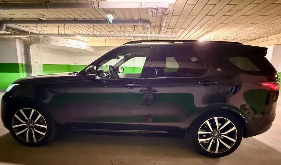 Land Rover Discovery V 3.0D 250 MHEV R-Dynamic SE — imagine 3