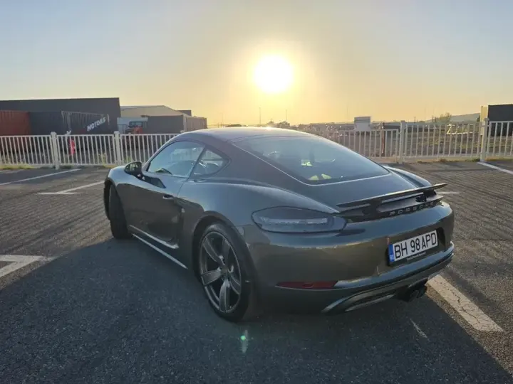 Porsche Cayman 718 PDK