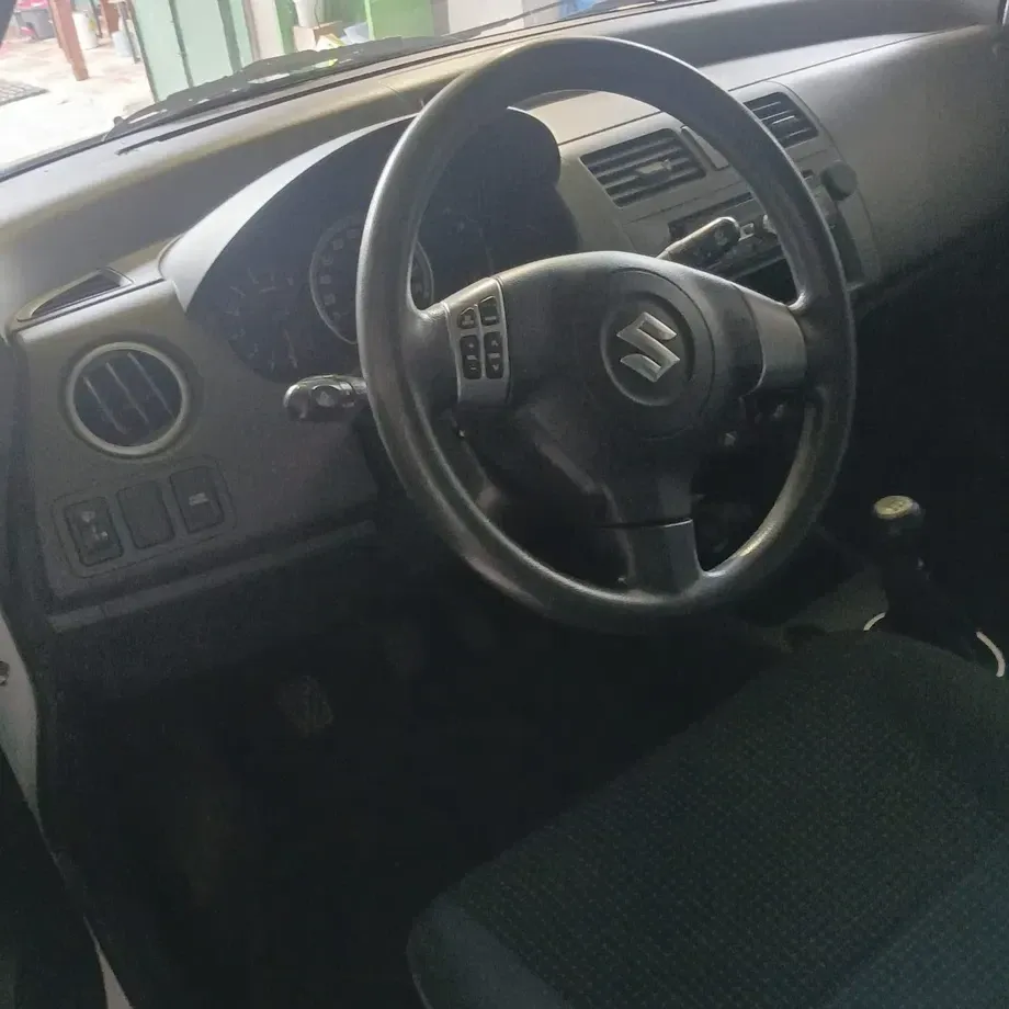 Suzuki Swift I 1.3 Club — imagine 2