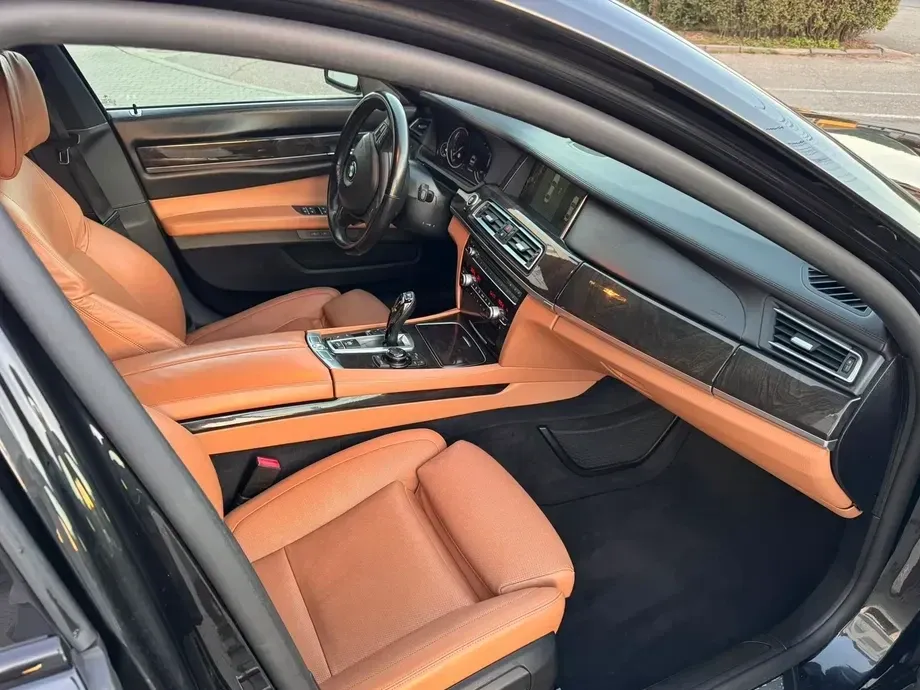 BMW Seria 7 F01/F02 740i Aut. — imagine 4