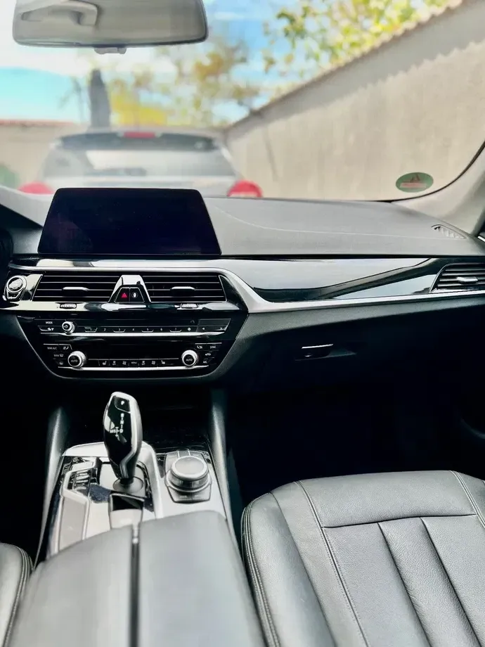BMW Seria 5 G30/G31 520i AT — imagine 4