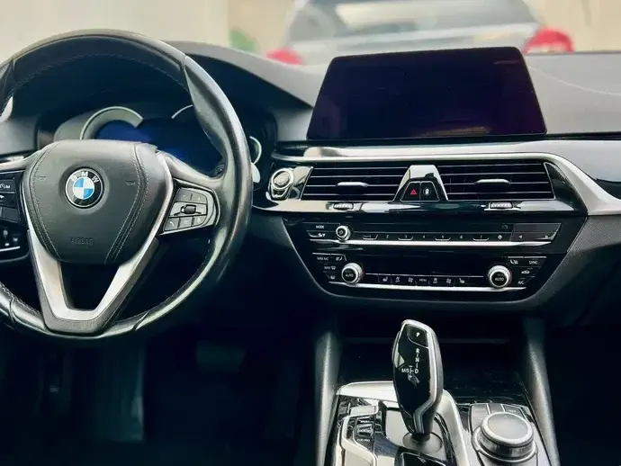 BMW Seria 5 G30/G31 520i AT