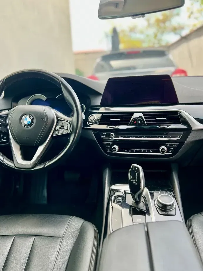 BMW Seria 5 G30/G31 520i AT — imagine 5