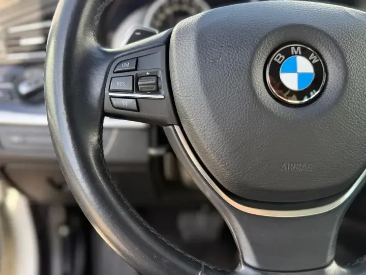 BMW Seria 5 F10/F11/F07 520d xDrive Aut.