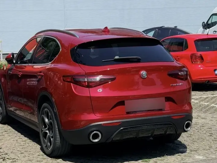Alfa Romeo Stelvio 2.0 Turbo 16V AT8-Q4 Lusso Ti
