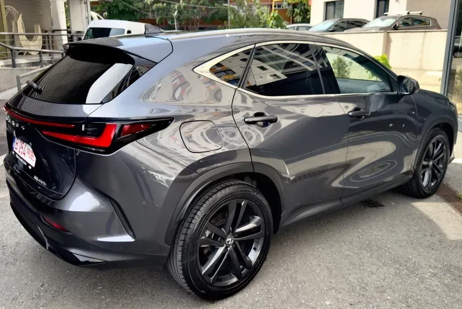 Lexus NX II 450h+ E-FOUR Luxury-Paket — imagine 2