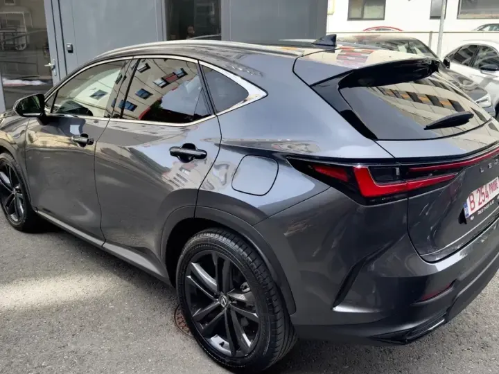 Lexus NX II 450h+ E-FOUR Luxury-Paket