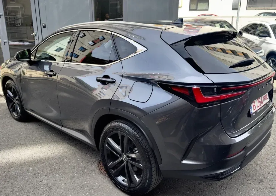 Lexus NX II 450h+ E-FOUR Luxury-Paket — imagine 4
