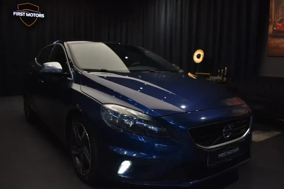 Volvo V40 D3 R-Design — imagine 2
