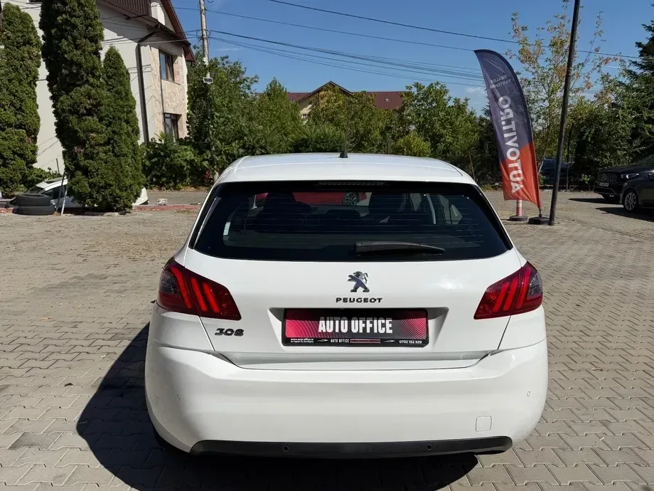 Peugeot 308 1.2 L PureTech Turbo S&S EAT8 Active Pack — imagine 3