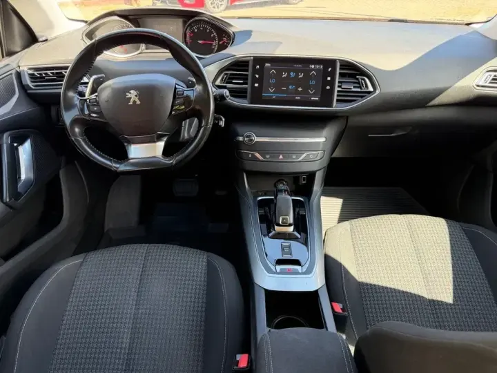 Peugeot 308 1.2 L PureTech Turbo S&S EAT8 Active Pack