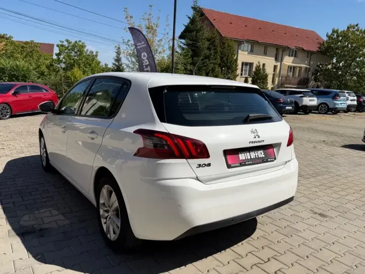 Peugeot 308 1.2 L PureTech Turbo S&S EAT8 Active Pack
