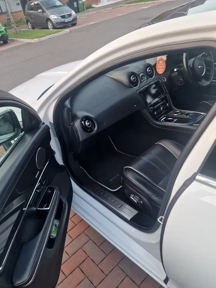 Jaguar XJ 3.0 V6 Premium Luxury Aut SWB — imagine 3