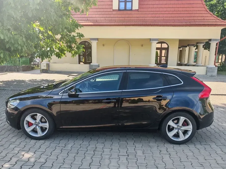 Volvo V40 D4 Momentum — imagine 3